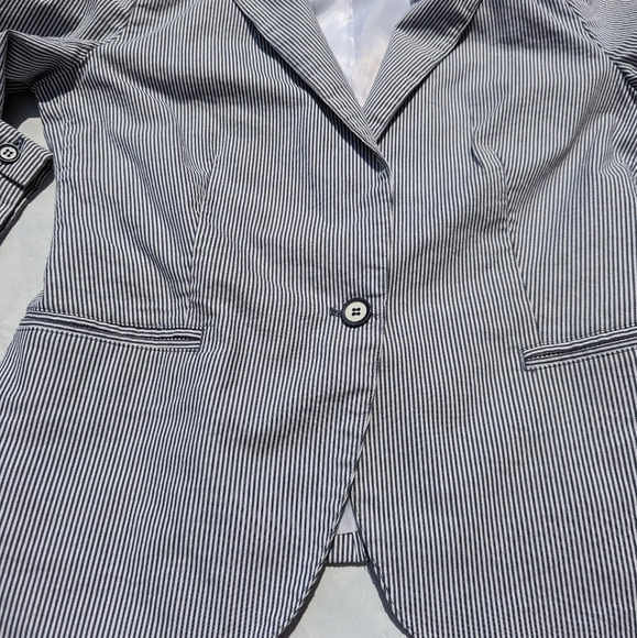 Grace Pinstripe Button Front Blazer  Woman's Size 8 - Picture 3 of 9